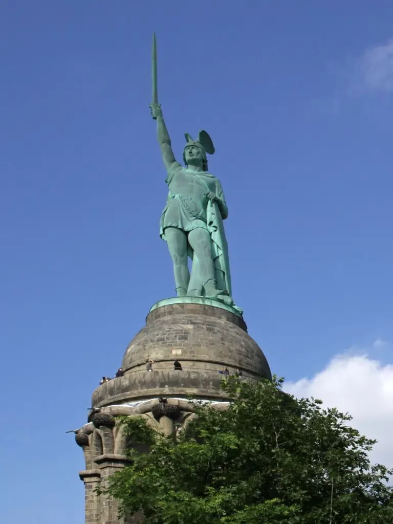 Webseite_TeutoburgerWald 768x1024px (4) Hermannsdenkmal